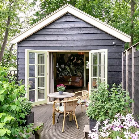 Chalet 'onder De Boompjes' *